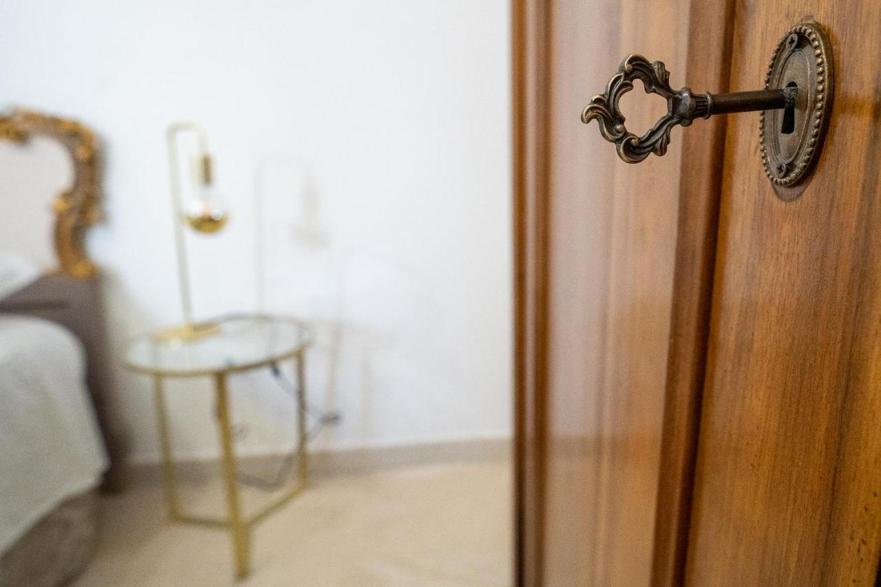 Corte Pietrantica - Charming Rooms & Suites Giovinazzo Luaran gambar