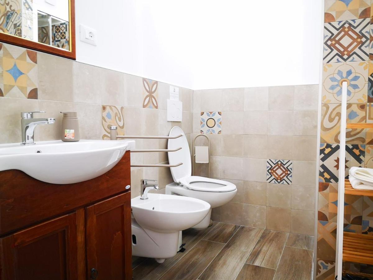 Corte Pietrantica - Charming Rooms & Suites Giovinazzo Luaran gambar