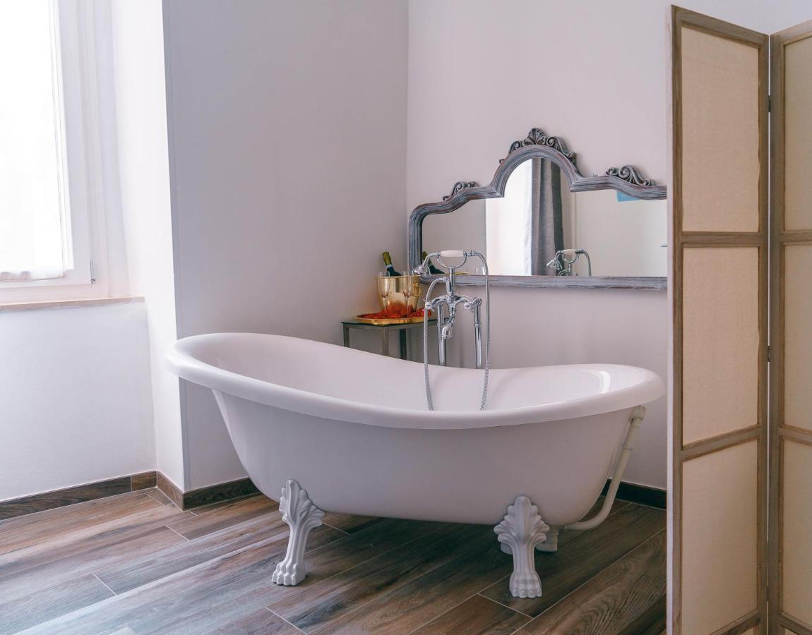 Corte Pietrantica - Charming Rooms & Suites Giovinazzo Luaran gambar