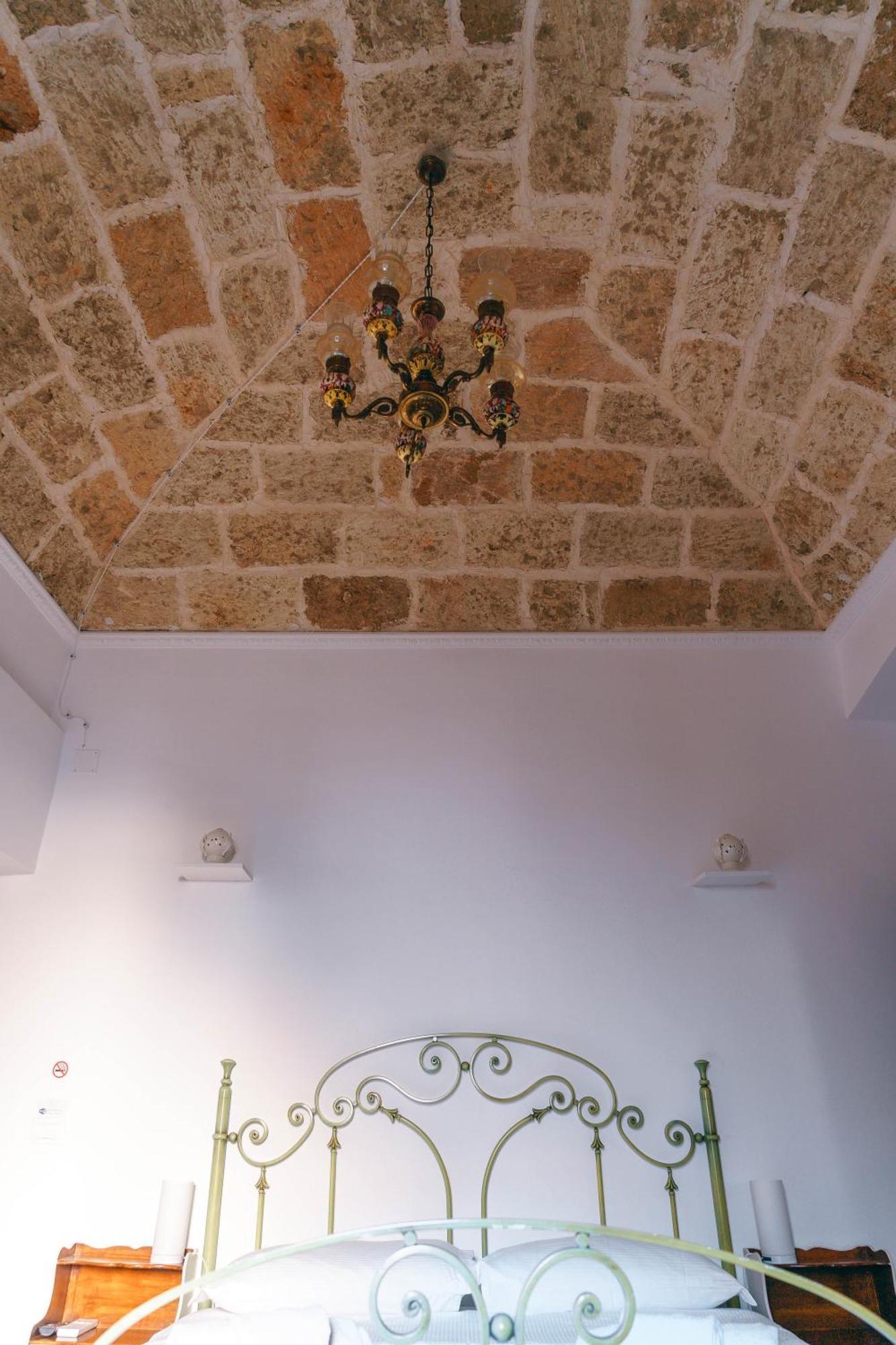 Corte Pietrantica - Charming Rooms & Suites Giovinazzo Bilik gambar