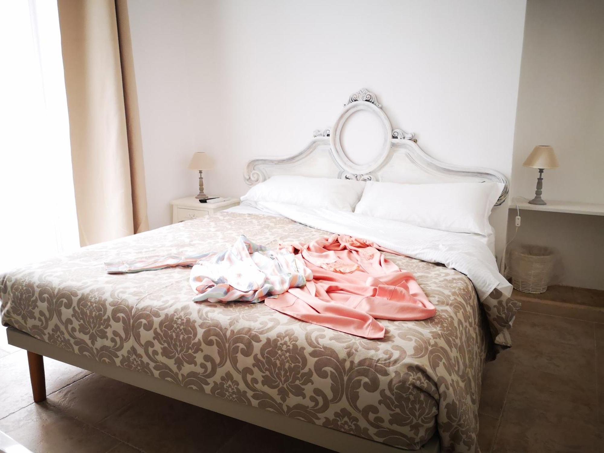 Corte Pietrantica - Charming Rooms & Suites Giovinazzo Bilik gambar